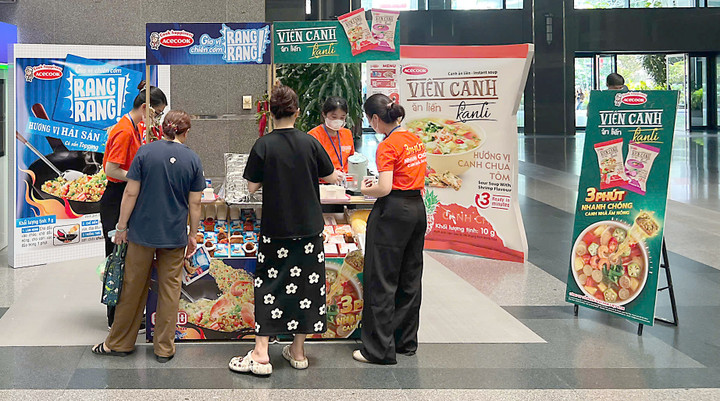 Người tiêu dùng trải nghiệm bộ đôi Viên canh Kanli và Gia vị chiên cơm Rang Rang,