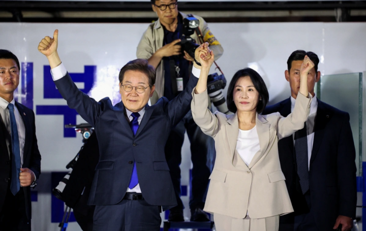 Tân Tổng thống Hàn Quốc Lee Jae-myung và phu nhân Kim Hye-kyung. (Ảnh: Reuters)