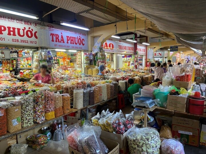 Hàng giả tràn lan làm xói mòn niềm tin người tiêu dùng vào ngành thực phẩm. (Ảnh: QLTT)