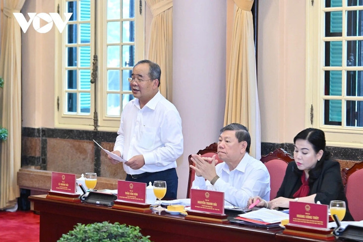 Đại diện đoàn công tác phát biểu tại buổi làm việc.