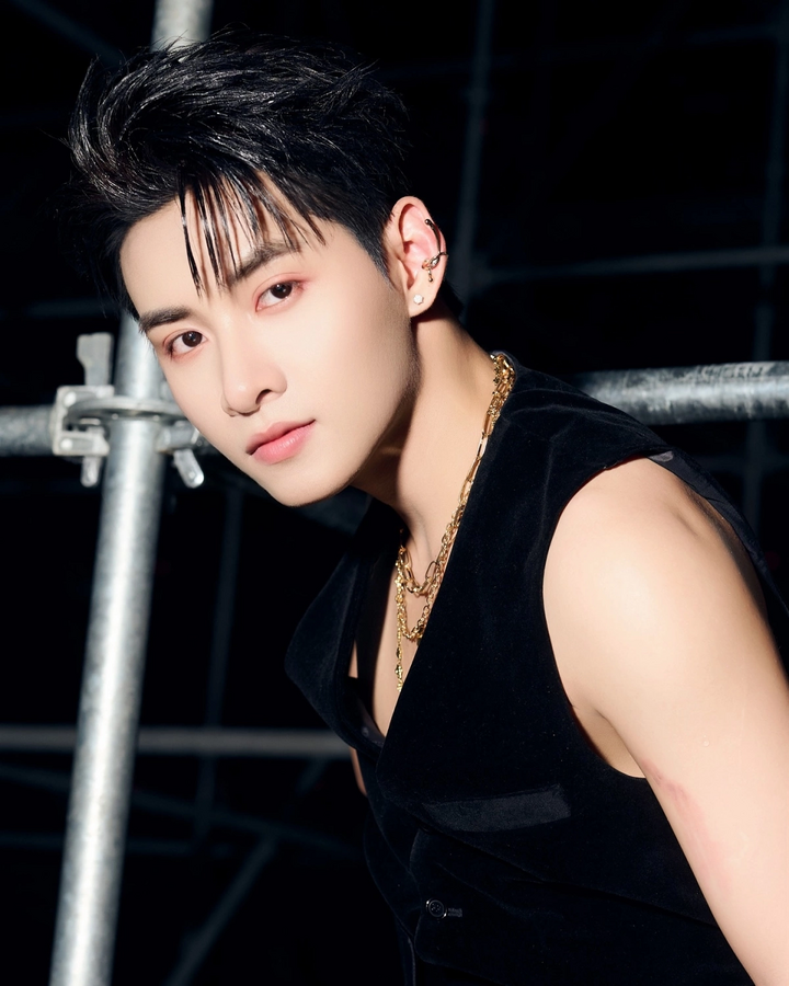 Hùng Huỳnh sở hữu lượng người hâm mộ đông đảo sau "Anh trai say hi".