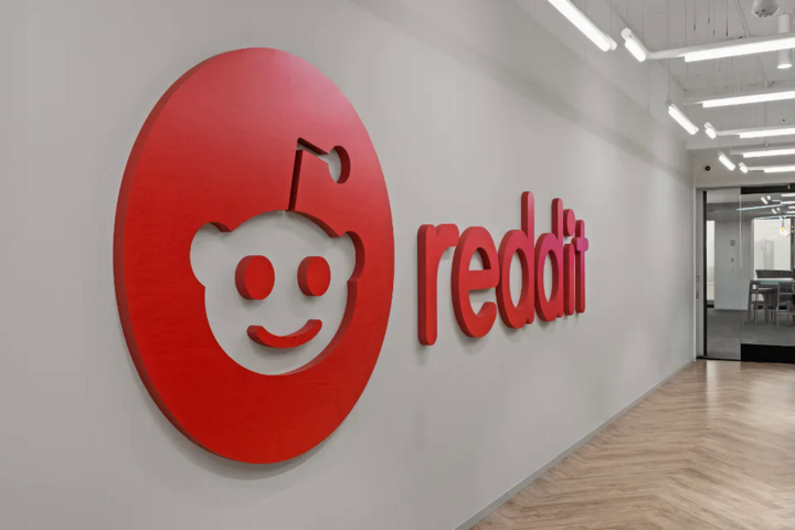 Reddit cáo buộc Anthropic sử dụng trái phép dữ liệu.