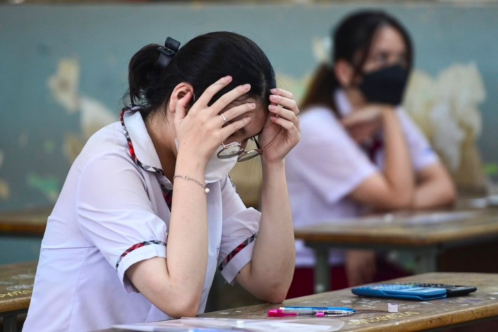 Sĩ tử sốc sau tin trường Nhân văn Hà Nội bỏ xét khối C00 ở 17 ngành. (Ảnh minh hoạ)