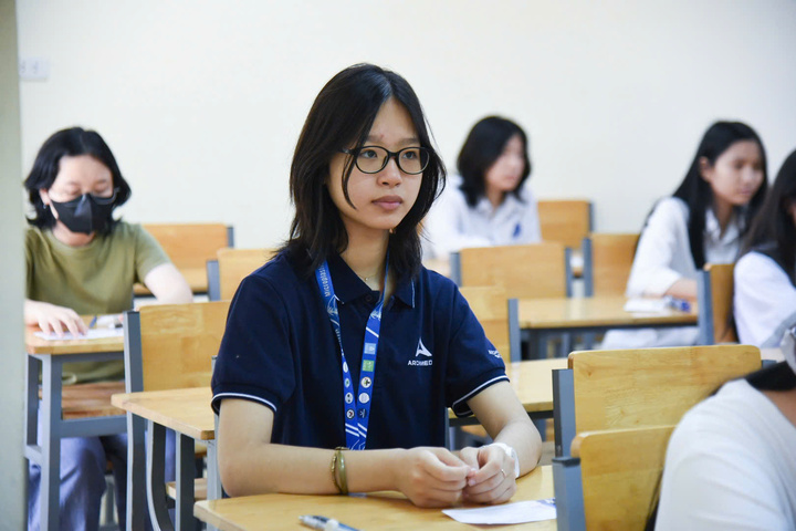 Ngày 6/6, hơn 103.000 thí sinh Hà Nội có mặt tại 201 điểm thi để làm thủ tục dự thi vào lớp 10 THPT công lập ở Hà Nội. (Ảnh minh hoạ)