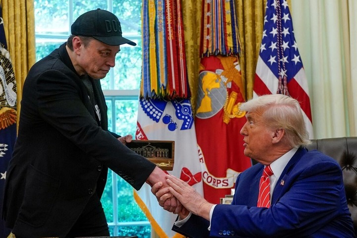 Ông Elon Musk và Tổng thống Mỹ Donald Trump.