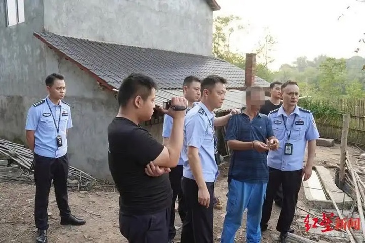 Li cảm thấy kiệt sức vì phải sống ẩn náu suốt hơn 30 năm. (Ảnh: Baidu)