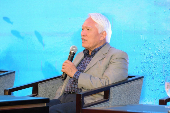 PGS.TS. Nguyễn Chu Hồi, Phó chủ tịch thường trực Hội thủy sản Việt Nam (VINAFIS), cùng các chuyên gia trao đổi chuyên sâu về các giải pháp đổi mới sáng tạo xây dựng chuỗi cung ứng xanh cho ngành.