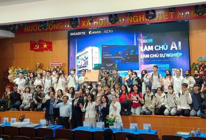 Các đội thi sẽ được đồng hành và đánh giá bởi dàn mentor và ban giám khảo là các chuyên gia hàng đầu trong lĩnh vực công nghệ, khởi nghiệp và chuyển đổi số.