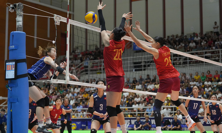 Hầu hết điểm số của Hong Kong (Trung Quốc) đến từ những tình huống lỗi hoặc chủ quan của đội tuyển Việt Nam.