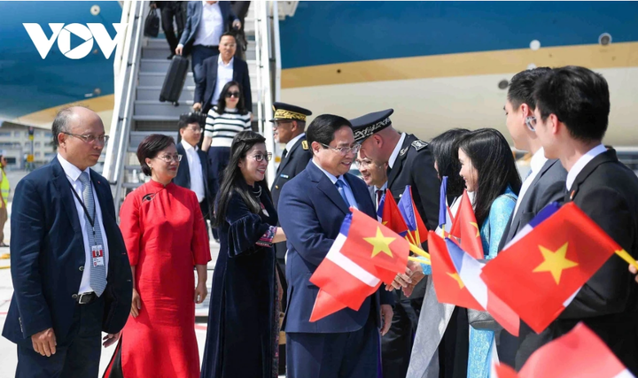 Thủ tướng Chính phủ Phạm Minh Chính tại sân bay