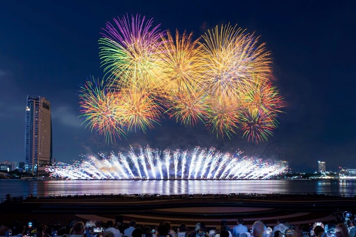 Đêm DIFF 2025 thứ hai: Tuyên ngôn pháo hoa của Z121 Vina Pyrotech Việt Nam - 4