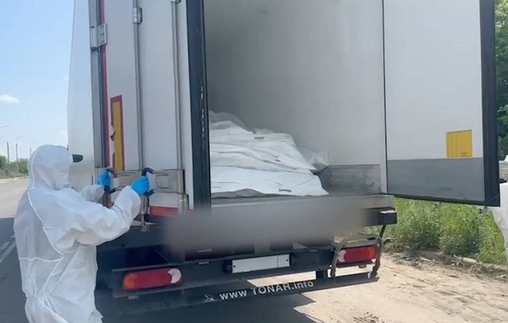 Xe chở thi thể lính Ukraine. (Ảnh: cắt từ video BQP Nga)