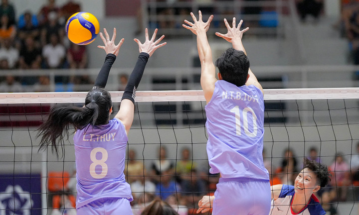 Bích Tuyền, Lê Thanh Thúy chắn bóng tốt. (Ảnh: AVC)