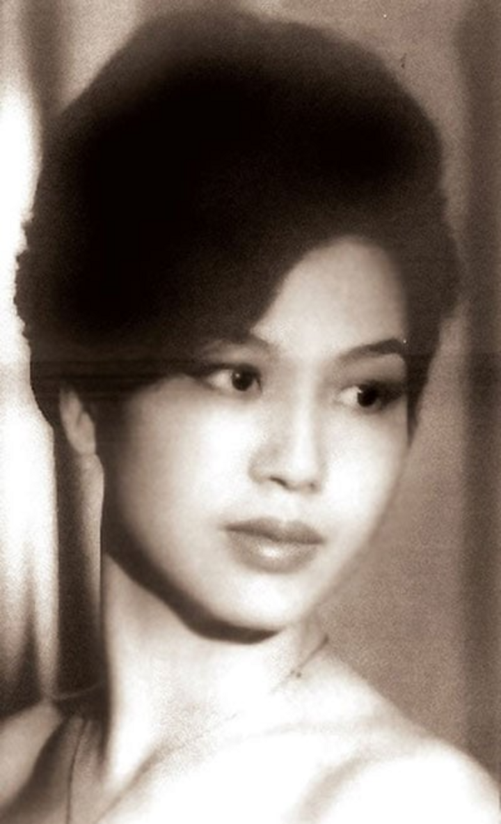 Nhan sắc xinh đẹp của bà Thu Trang ngày đầu đăng quang ngôi vị hoa hậu.