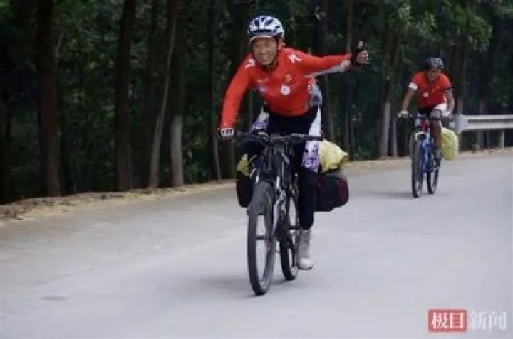 Bà Sun từng lập Kỷ lục Guinness thế giới cùng các đồng đội của mình bằng cách đạp xe xuyên Trung Quốc. (Ảnh: ctdsb)