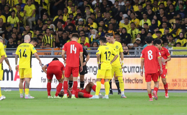 Trận đấu diễn ra căng thẳng.