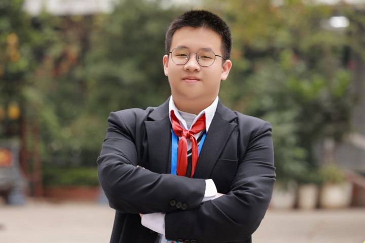 Bùi Nhật Minh, có tổng điểm là 29, cao hơn mức điểm chuẩn khối chuyên Toán của trường THPT chuyên Khoa học Tự nhiên năm 2025 đến gần 10 điểm. (Ảnh: NVCC)