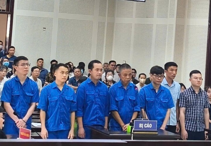 Lập hồ sơ giả, cắt xén lương nhân viên, 9 cựu cán bộ một Sở ở Quảng Ninh lĩnh án- Ảnh 1. Lập hồ sơ giả, cắt xén lương nhân viên, 9 cựu cán bộ một Sở ở Quảng Ninh lĩnh án- Ảnh 1.