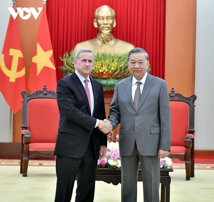 Tổng Bí thư chúc mừng và đánh giá cao thành công trong các dự án đầu tư của Qualcomm tại Việt Nam