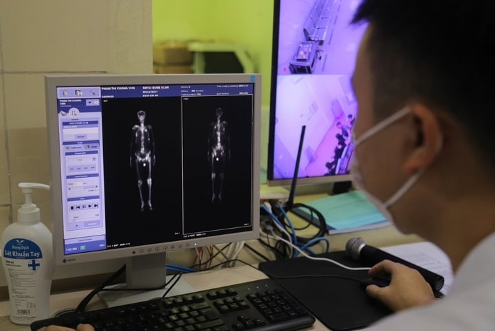 Máy xạ trị phải chạy 23 tiếng mỗi ngày vì bệnh nhân ung thư quá tải