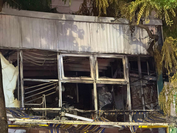 Ngọn lửa thiêu rụi nhiều tài sản.