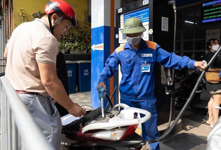 Giá xăng dầu ngày mai có thể đồng loạt tăng