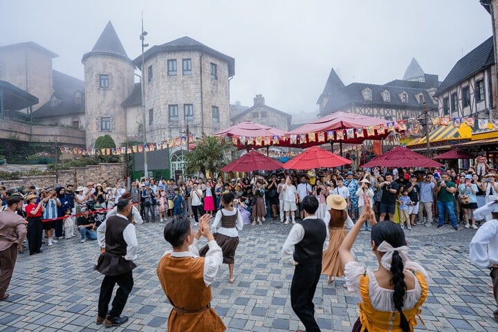 Happy Fair (Phiên chợ cổ tích).