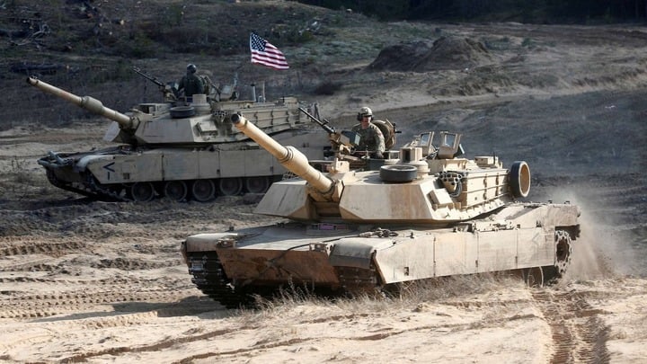 Xe tăng M1-A1 Abrams.