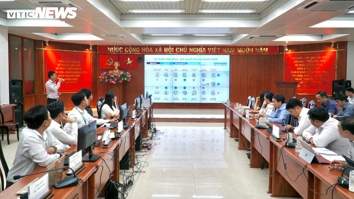 Toàn cảnh buổi làm việc.