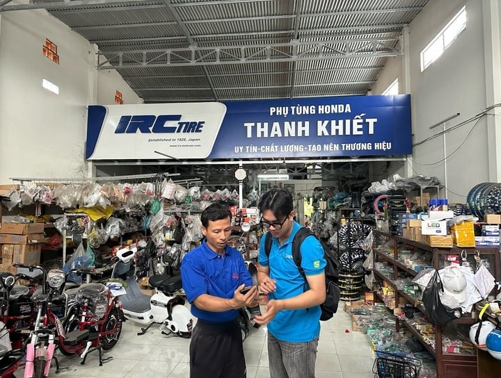 Hộ kinh doanh được hỗ trợ triển khai phần mềm quản lý bán hàng trên điện thoại.