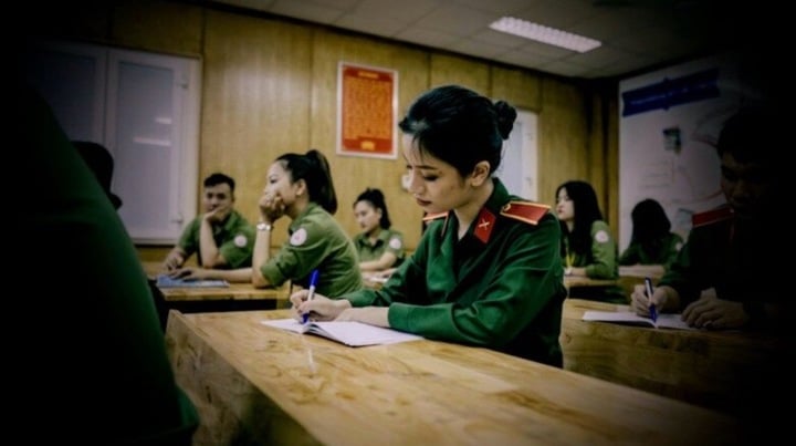 'Em xinh' từng mang quân hàm Thượng uý, có thời gian trầm cảm muốn bỏ nghề - 1