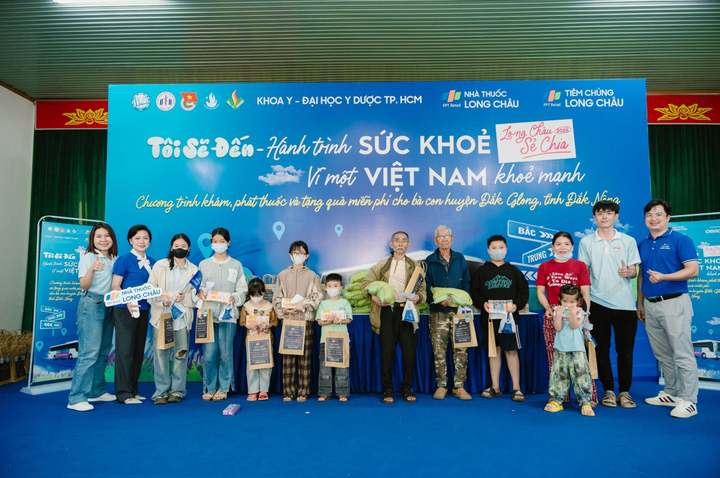 Long Châu và Đại học Y Dược TP.HCM đồng hành chăm sóc sức khỏe người Việt.