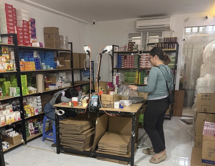 Số thực phẩm chức năng nghi giả tại công ty của Nguyễn Phước Sơn ở Quận 12.