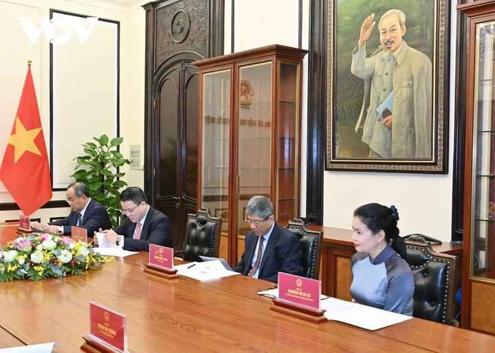 Các đại biểu dự điện đàm