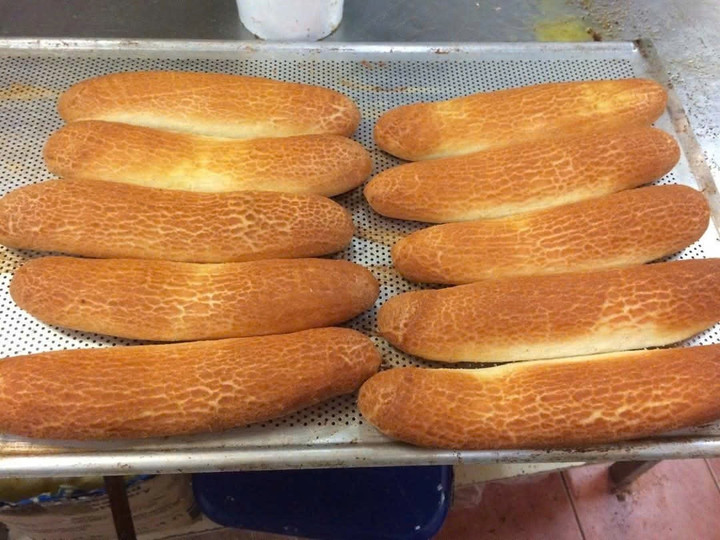 Ổ bánh mì do chính tay Nhuận làm tại tiệm bánh ở Richmond, tự tin có thể gây dựng lại mọi thứ vào 2 năm tới. (Ảnh: NVCC)