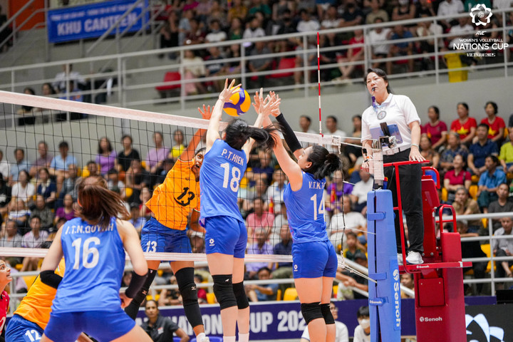 Đội tuyển Việt Nam thuận lợi ở set 3.