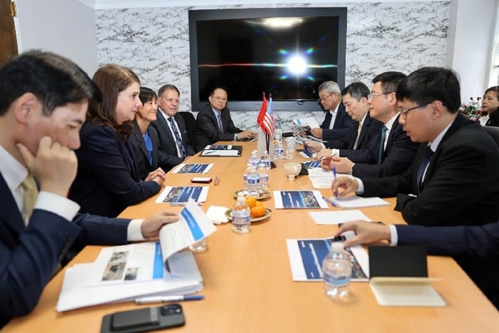 Buổi làm việc giữa Bộ trưởng Bộ Công Thương Nguyễn Hồng Diên với đại diện Tập đoàn Exxon Mobil.