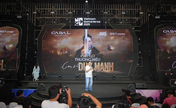 Đại sứ thương hiệu - Duy Mạnh xuất hiện tại họp báo công bố ra mắt game.