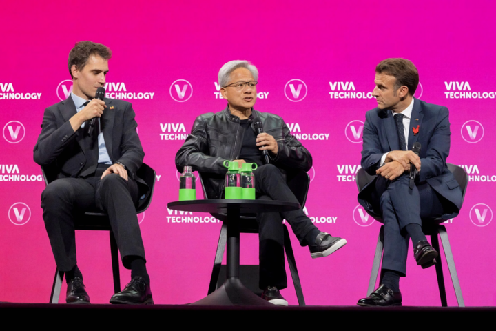 CEO Nvidia Jensen Huang và Tổng thống Pháp Emmanuel Macron tại hội nghị VivaTech 2025.
