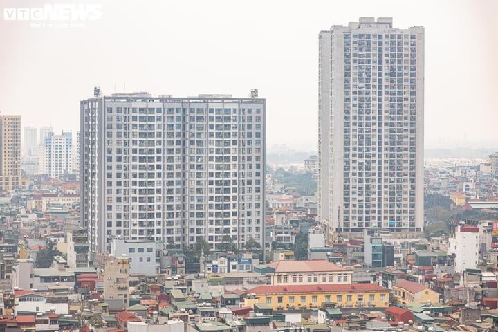 Nhiều người vẫn chờ giá chung cư Hà Nội giảm tiếp mới xuống tiền mua. (Ảnh: Minh Đức).