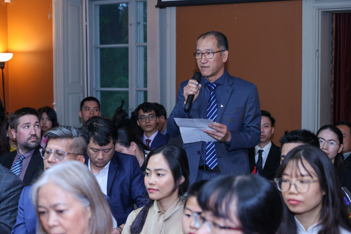 Ông Đỗ Quang Minh, Chủ tịch Hội Chuyên gia Khoa học công nghệ Việt Nam tại Thụy Điển mong muốn tăng cường kết nối với các hội chuyên gia trong nước để giao lưu, chia sẻ kinh nghiệm và hỗ trợ chuyển giao công nghệ tiên tiến từ Thụy Điển về Việt Nam, góp phần phát triển đất nước. (Ảnh: VGP/Nhật Bắc)