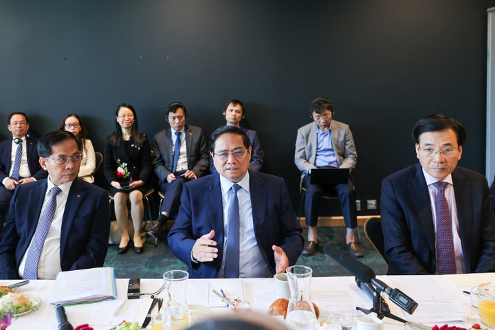 Thủ tướng khẳng định, thời gian tới các doanh nghiệp sẽ cảm nhận cách làm mới, không khí mới, cảm nhận sự thay đổi tại Việt Nam theo hướng tạo điều kiện thuận lợi hơn cho các nhà đầu tư để hai bên cùng thắng. (Ảnh: VGP/Nhật Bắc)