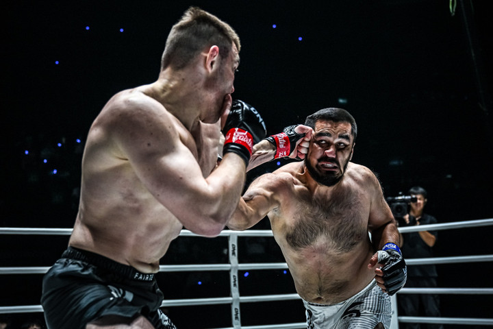 Ivan Gnizditskiy (găng tay đỏ) có biệt danh Samurai.