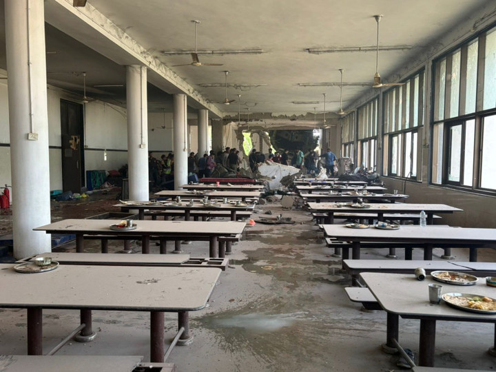 Bên trong tòa nhà, nhiều sinh viên đã thiệt mạng và bị thương do vụ việc.