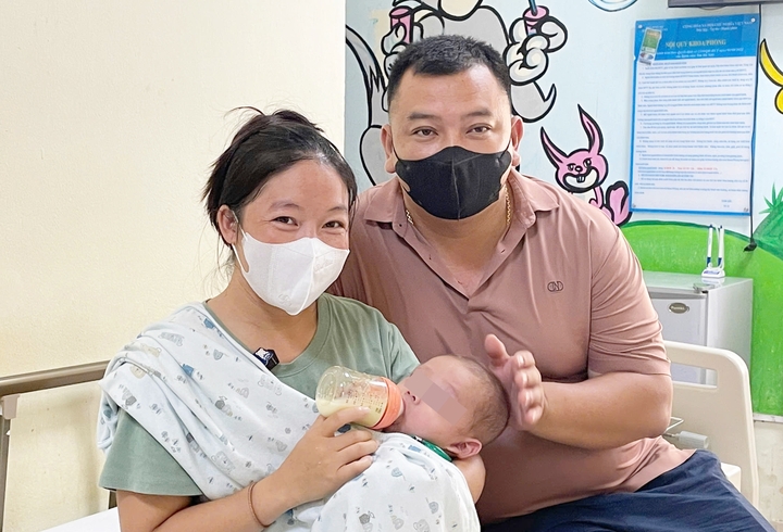 Bé 6 tháng tuổi người Lào xuất viện sau ca mổ tim phức tạp tại Hà Nội