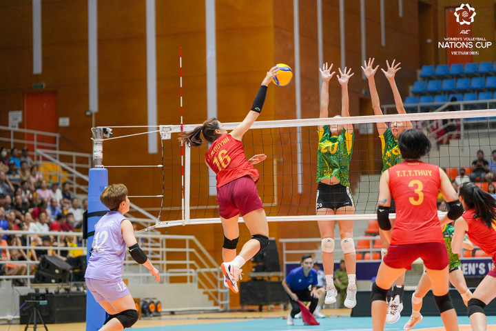 Như Quỳnh ghi điểm.