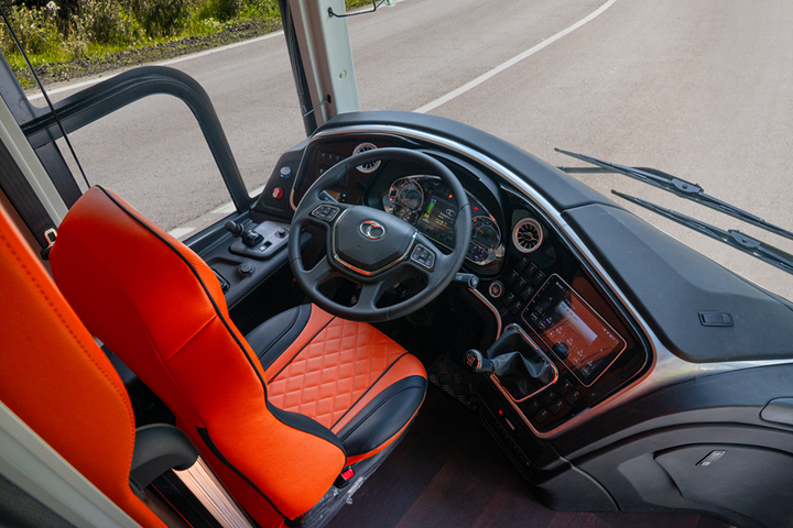 Khoang lái rộng rãi, tiện nghi.