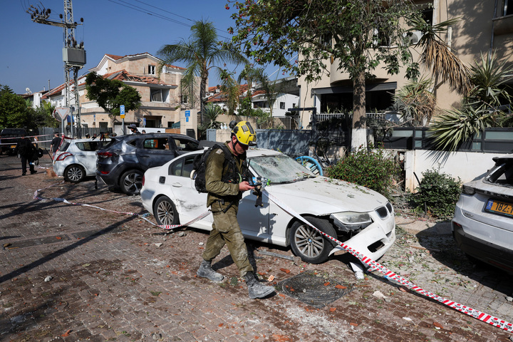 Thiệt hại tại Israel sau đòn tấn công của Iran. (Ảnh: Reuters)