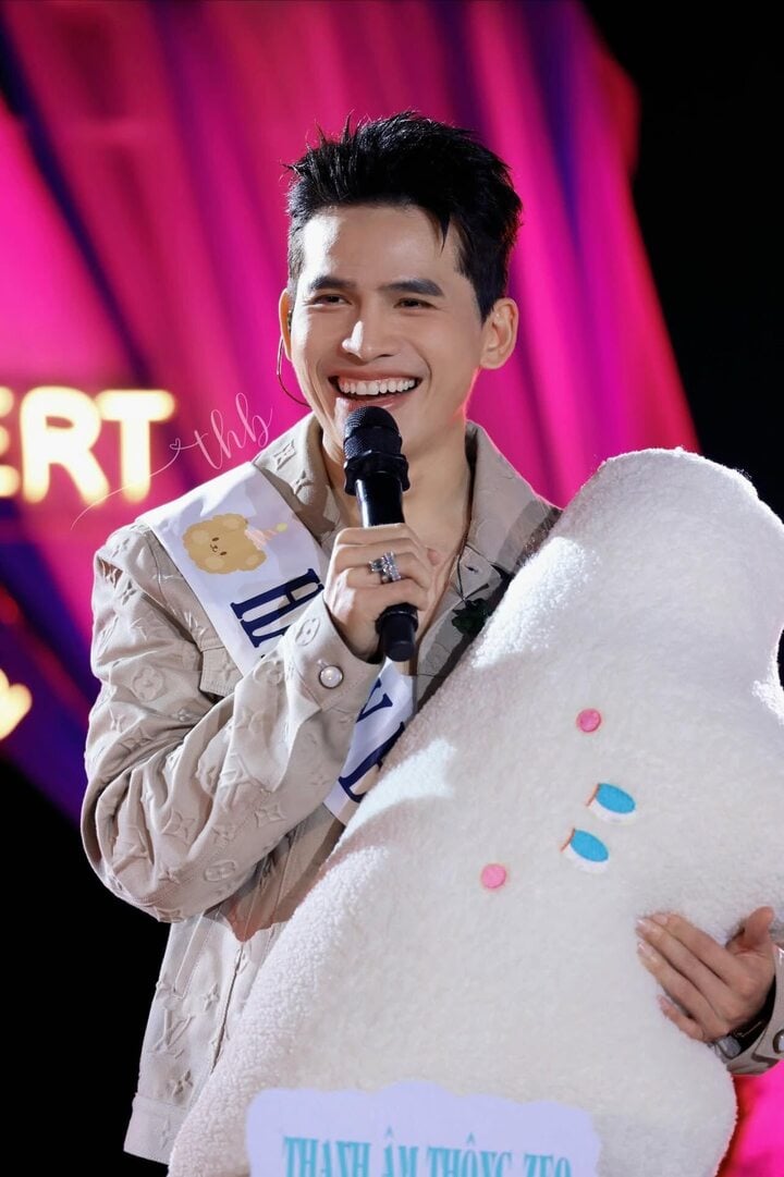 Quốc Thiên đang là nam ca sĩ