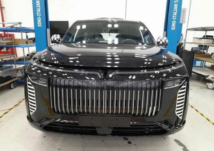 Rò rỉ ảnh thực tế VinFast VF 9 phiên bản đặc biệt - 3